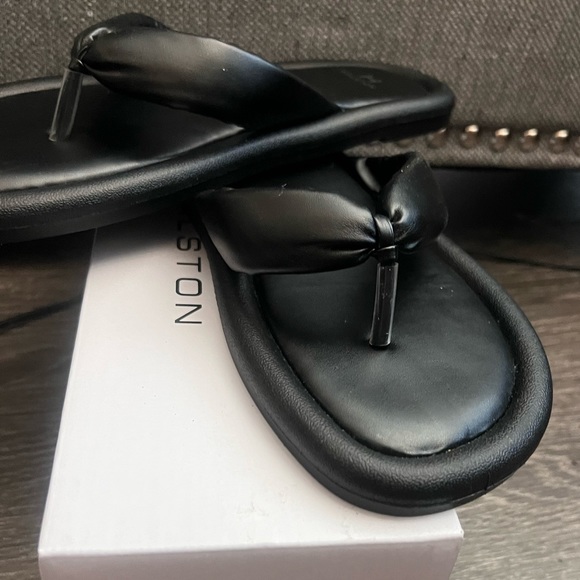 Halston flip flops 8.5 - Picture 8 of 8